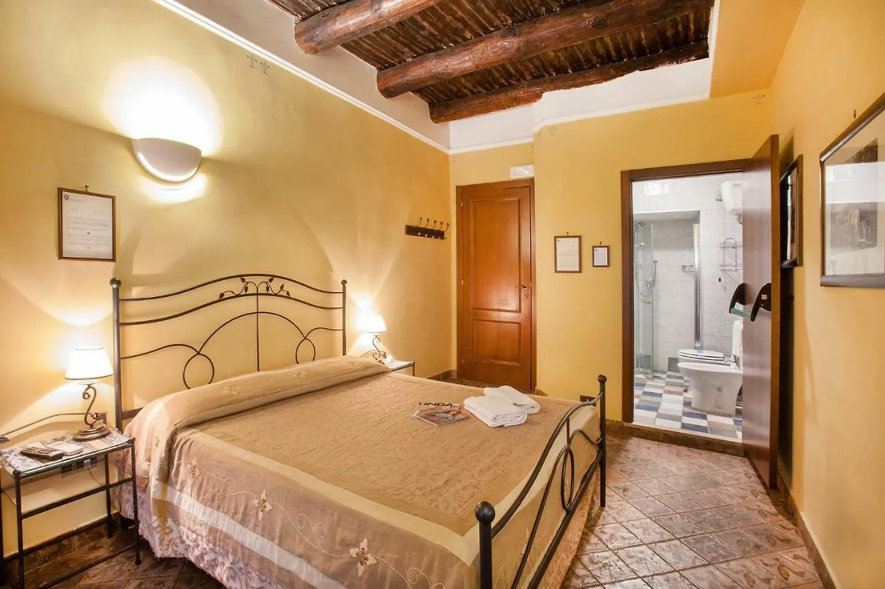 Double/ Triple Room In Naples City Center Guest house